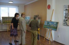 V novém prostoru jídelny na&nbsp;obecním úřadě byly vystaveny obrazy Hradištka od&nbsp;malíře Františka Motejzíka.