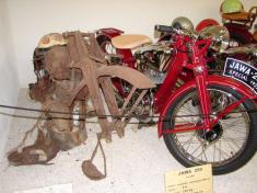 Muzeum Moto & Velo Přerov nad&nbsp;Labem - muzeum historických bicyklů a&nbsp;motorek pana Tomáše Moravce. Stálou expozici bicyklů a&nbsp;motocyklů z&nbsp;let 1885&nbsp;až 1955&nbsp;tvoří více než 50&nbsp;jízdních kol a&nbsp;20 motocyklů s&nbsp;řadou unikátů. Fasinující technická řešení a&nbsp;patenty př